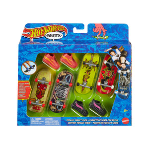 Hot Wheels Skateboard & Shoe Pack